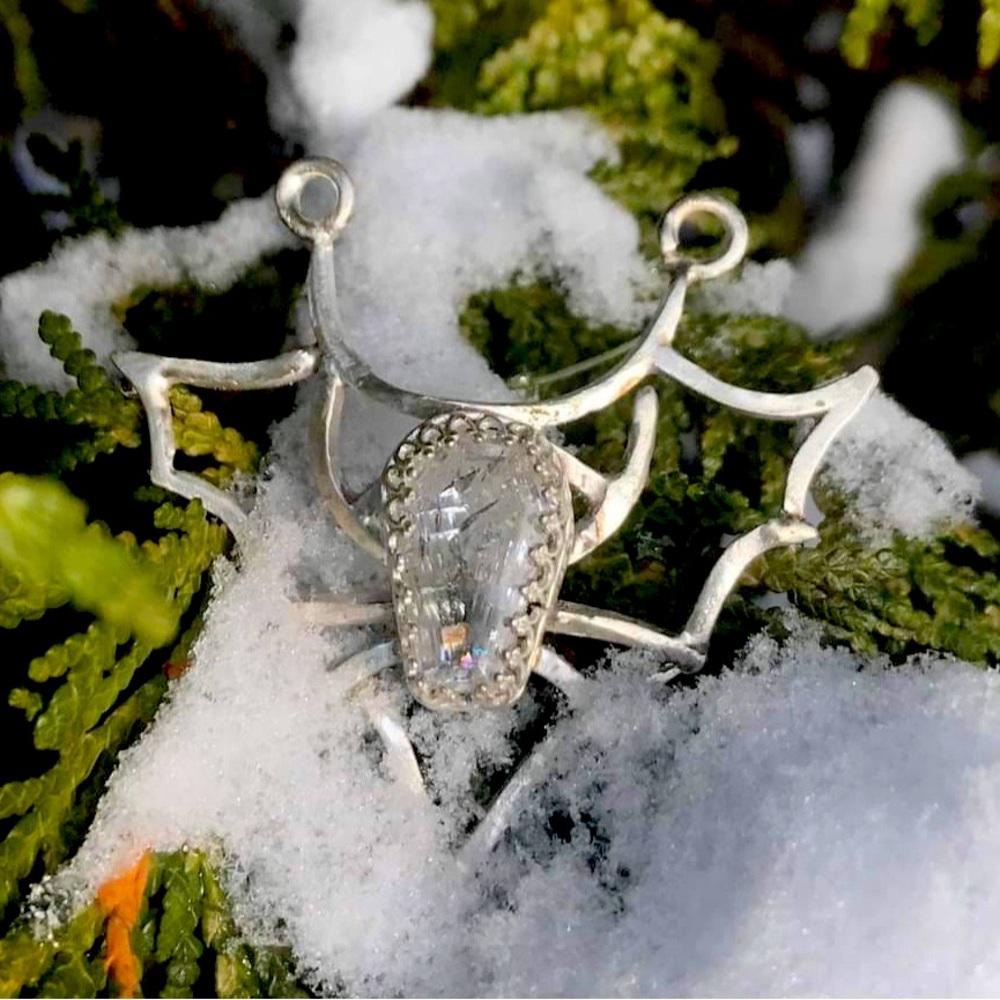 Bat pendent